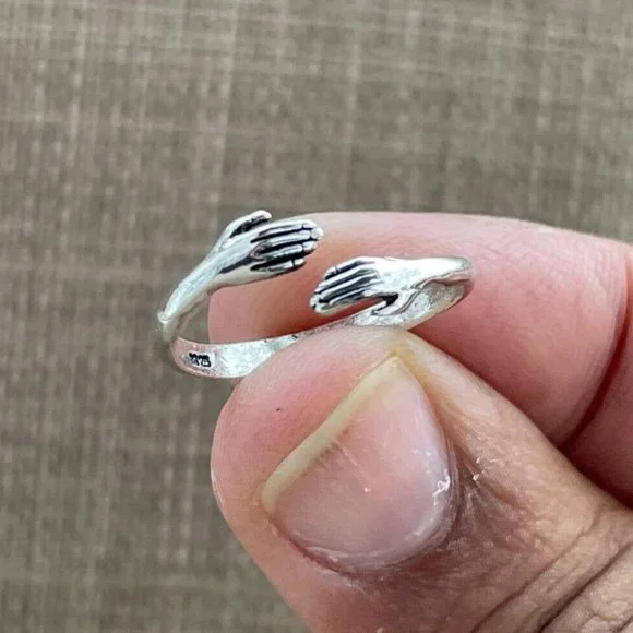 Women Fashion Ring HUG Ring Silver Tone Fashion Jewelry Size 10-12 - Picture 2 of 8